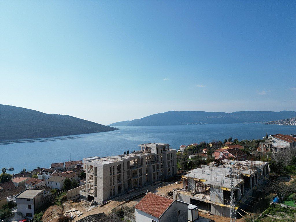 Flat in Herceg-Novi, Montenegro, 54 m² - picture 2