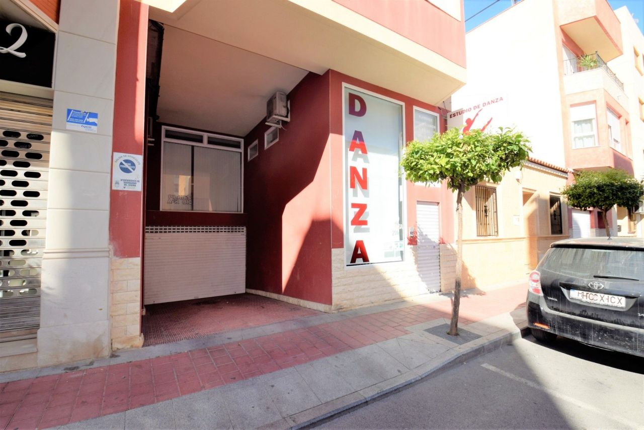 Gewerbeimmobilien in Guardamar del Segura, Spanien, 110 m² - Foto 1