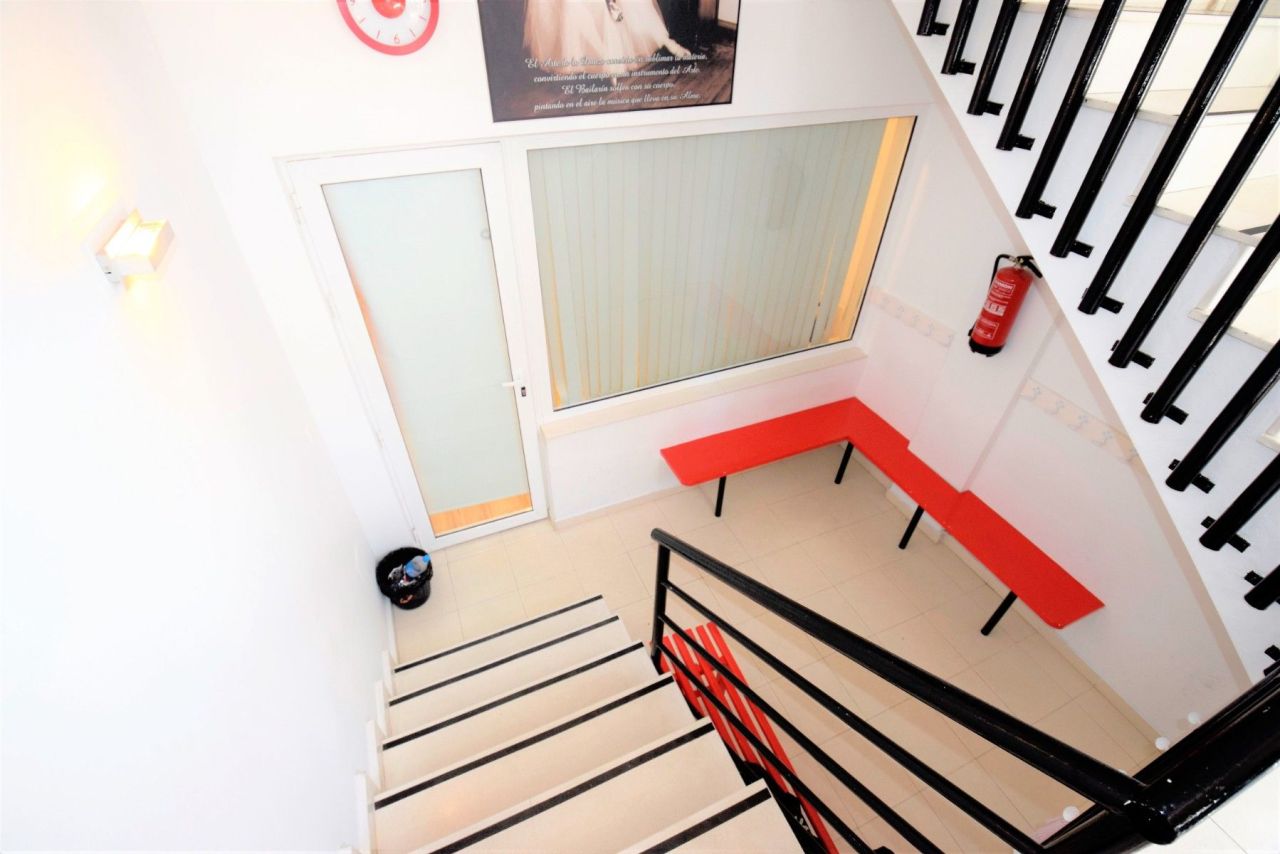 Biens commerciaux à Guardamar del Segura, Espagne, 110 m² - image 4