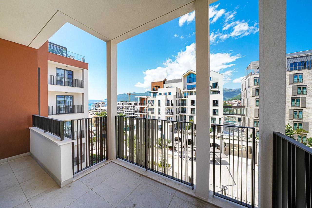 Apartment in Tivat, Montenegro, 67 m² - Foto 1