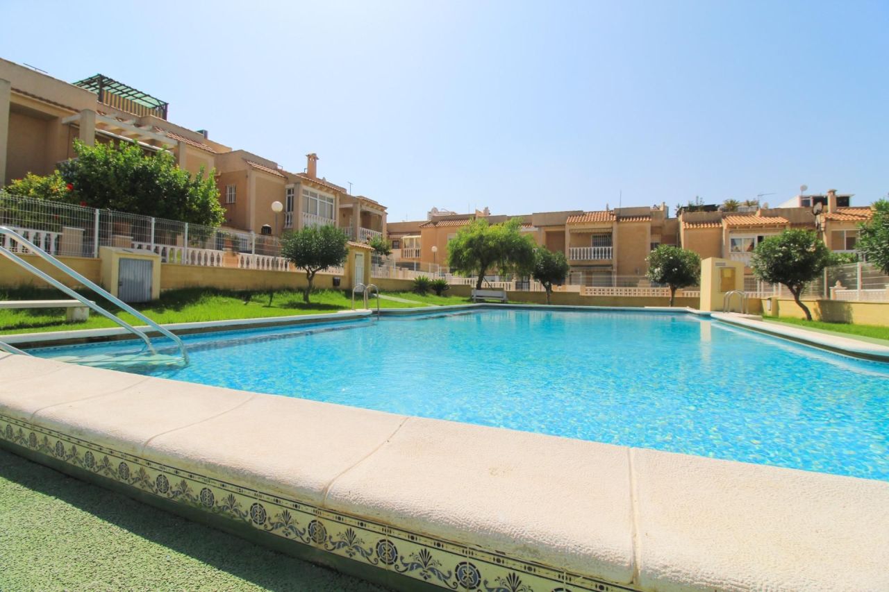 Bungalow in Torrevieja, Spain, 65 m² - picture 1