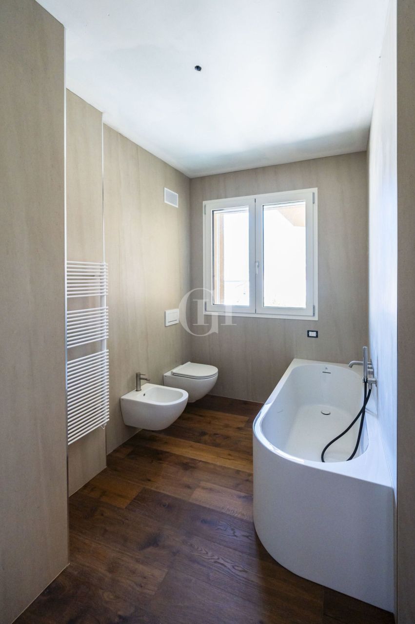 Ático por Lago Iseo, Italia, 226 m² - imagen 17