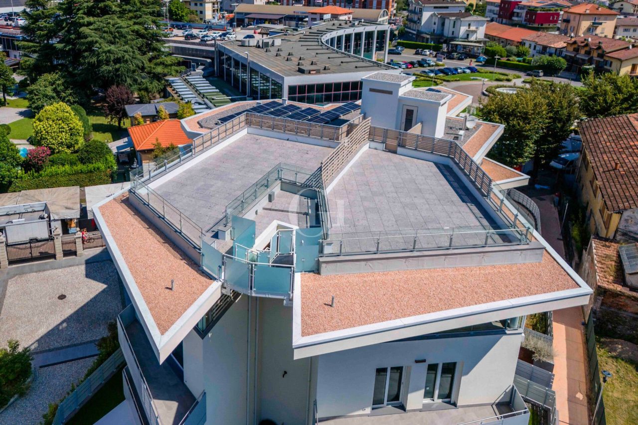 Ático por Lago Iseo, Italia, 226 m² - imagen 8