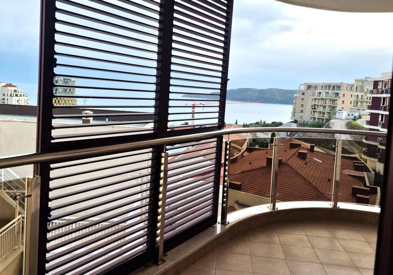 Apartment in Becici, Montenegro, 95 m² - picture 1