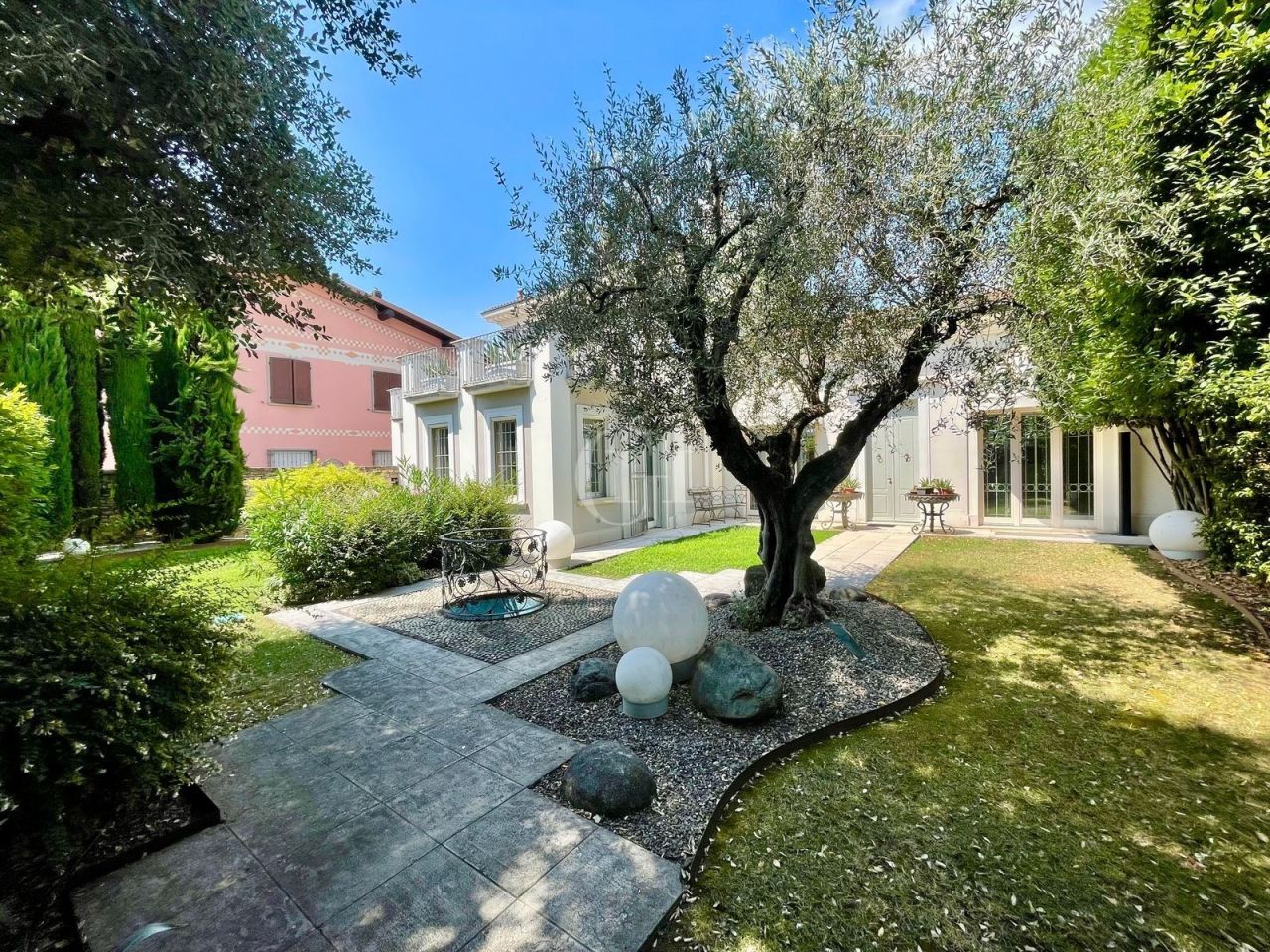 Villa par le Lac d'Iseo, Italie, 728 m² - image 2