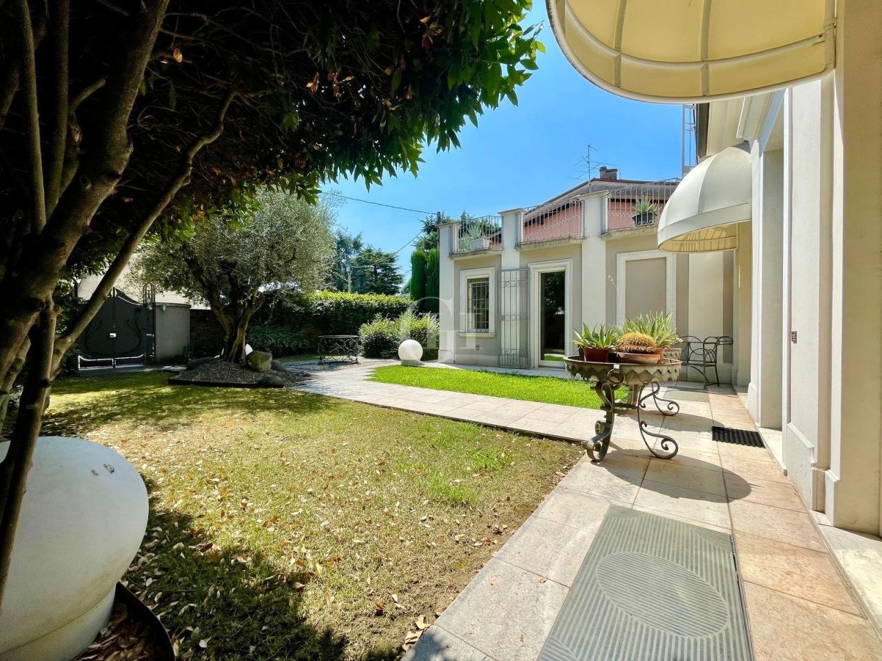 Villa par le Lac d'Iseo, Italie, 728 m² - image 3