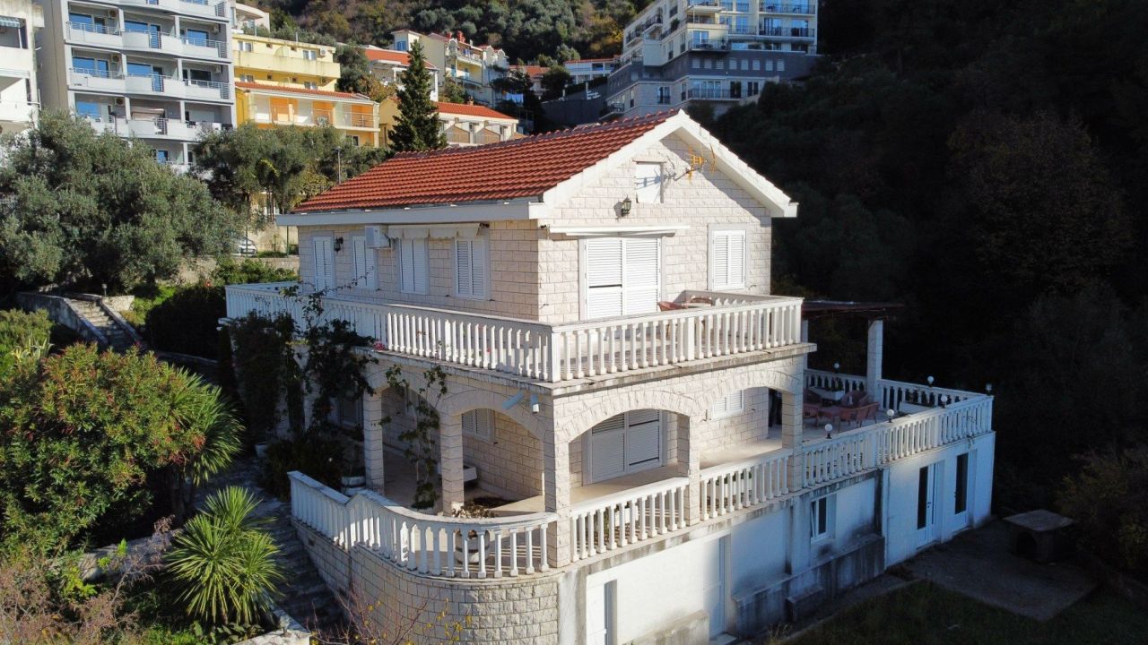 House in Sveti Stefan, Montenegro, 240 m² - picture 1