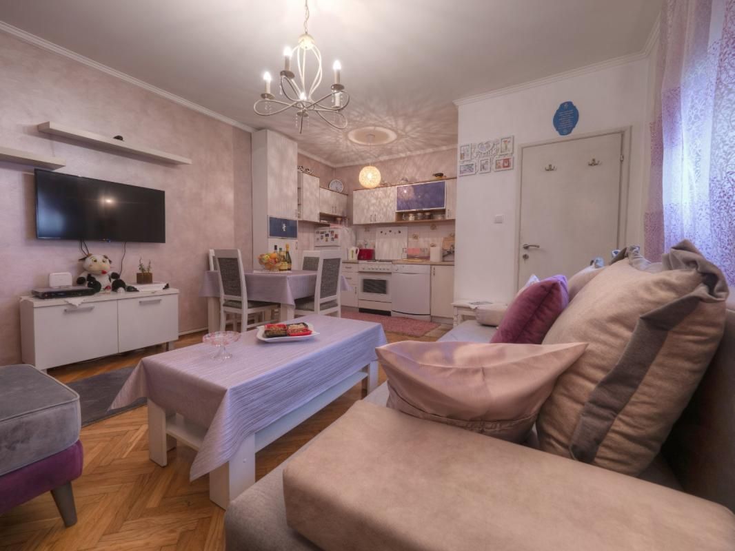 Haus in Budva, Montenegro, 102 m² - Foto 1