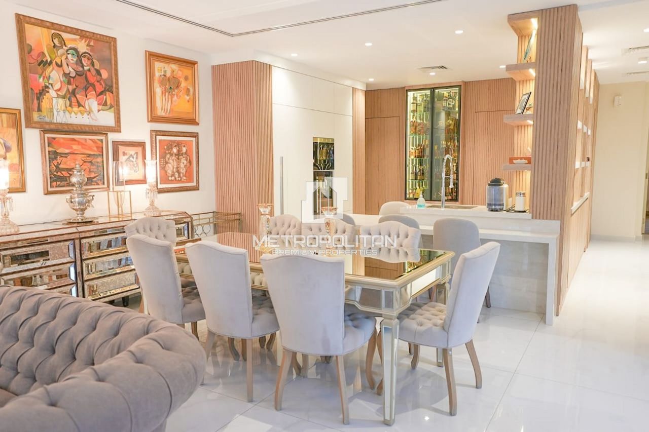 Villa in Dubai, UAE, 336 m² - picture 1