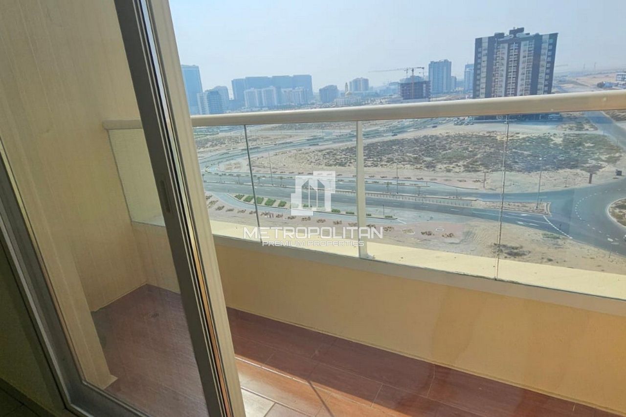 Apartment in Dubai, UAE, 69 m² - picture 1