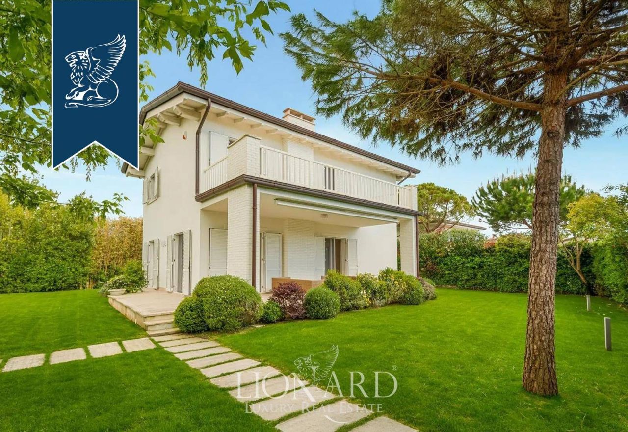 Villa en Forte dei Marmi, Italia, 250 m² - imagen 1
