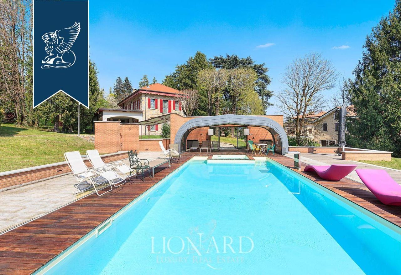 Villa en Erba, Italia, 2 520 m² - imagen 2