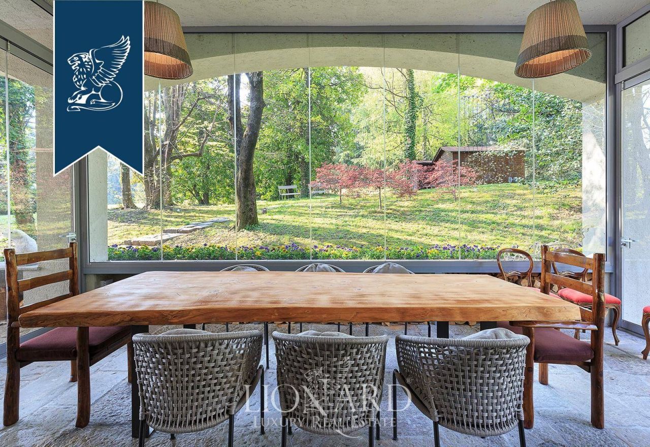 Villa en Erba, Italia, 2 520 m² - imagen 18