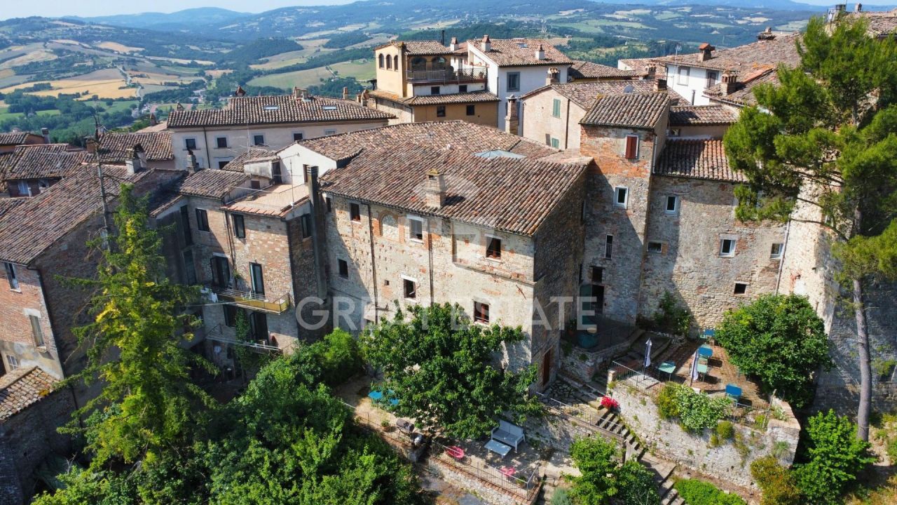 Casa en Todi, Italia, 653 m² - imagen 1