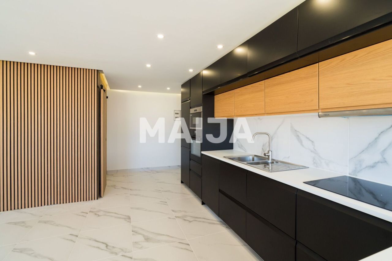 Apartment in Portimao, Portugal, 72.2 m² - picture 1