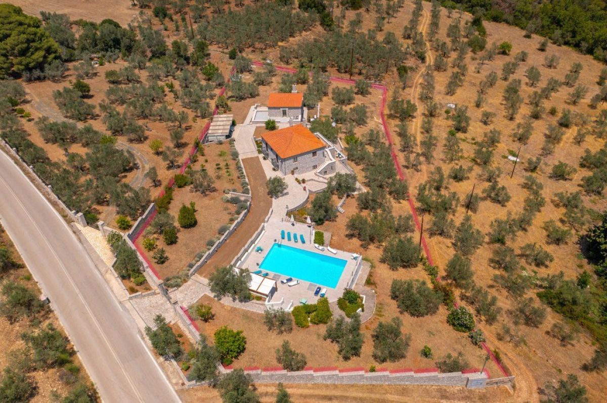 Haus in Peloponnes, Griechenland, 420 m² - Foto 1