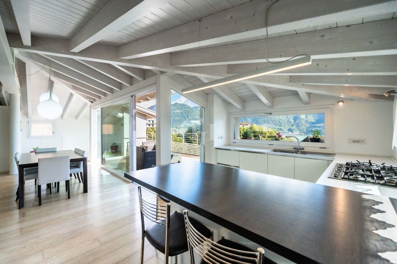 Villa por Lago Iseo, Italia, 350 m² - imagen 1