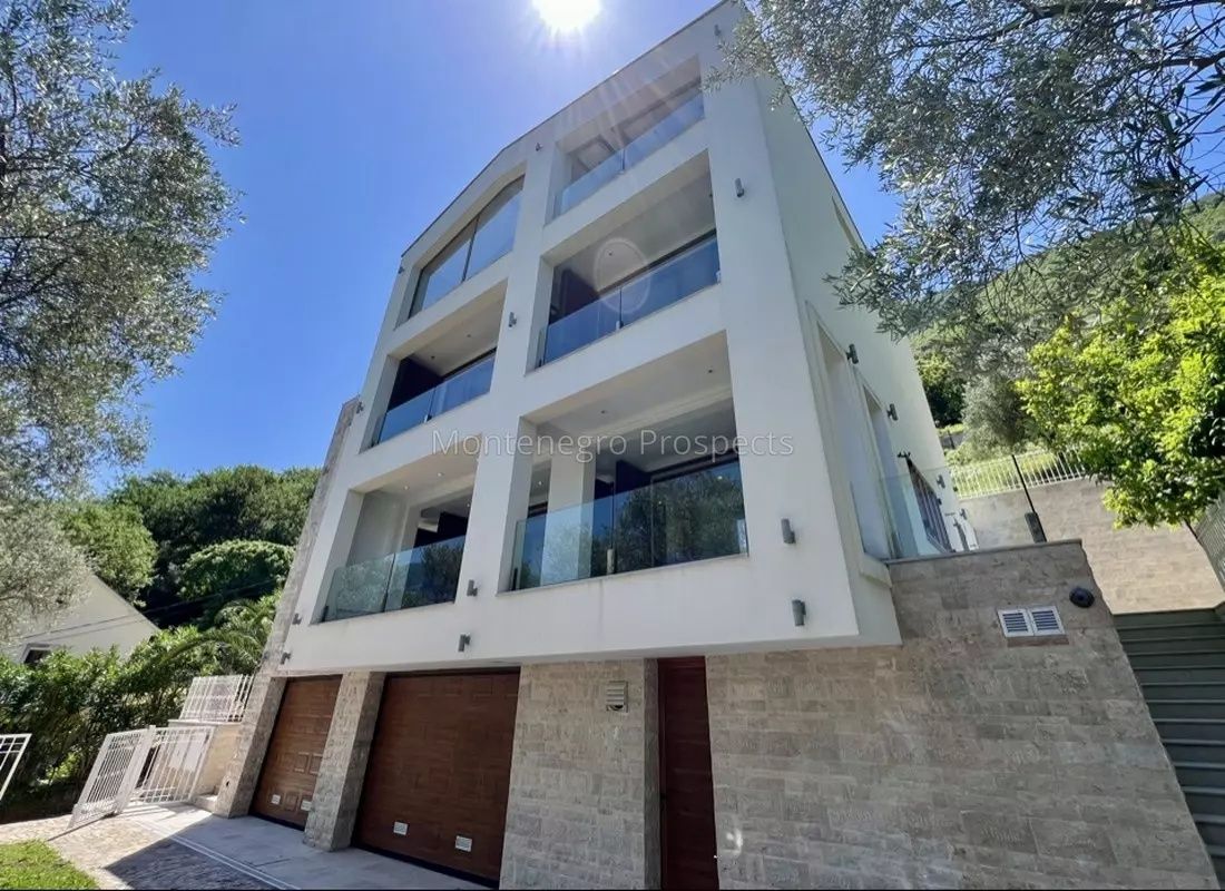 Villa en Stoliv, Montenegro, 664 m² - imagen 1