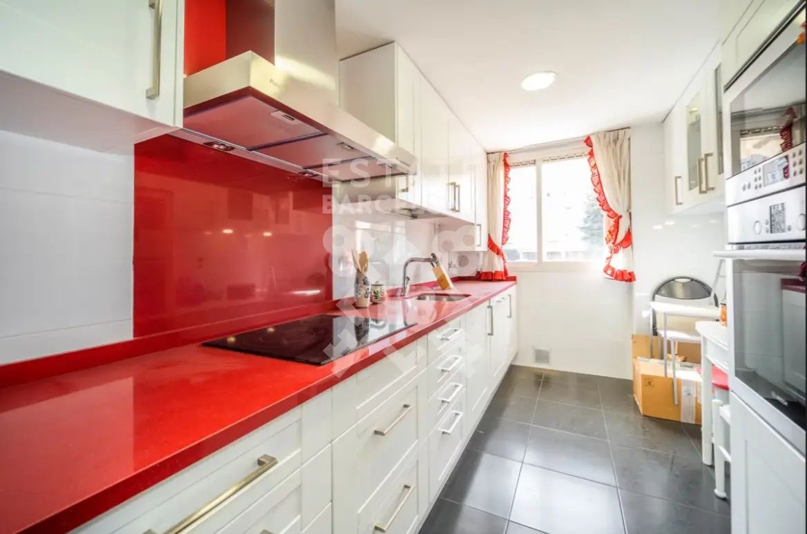 Apartment in Madrid, Spain, 130 m² - picture 1