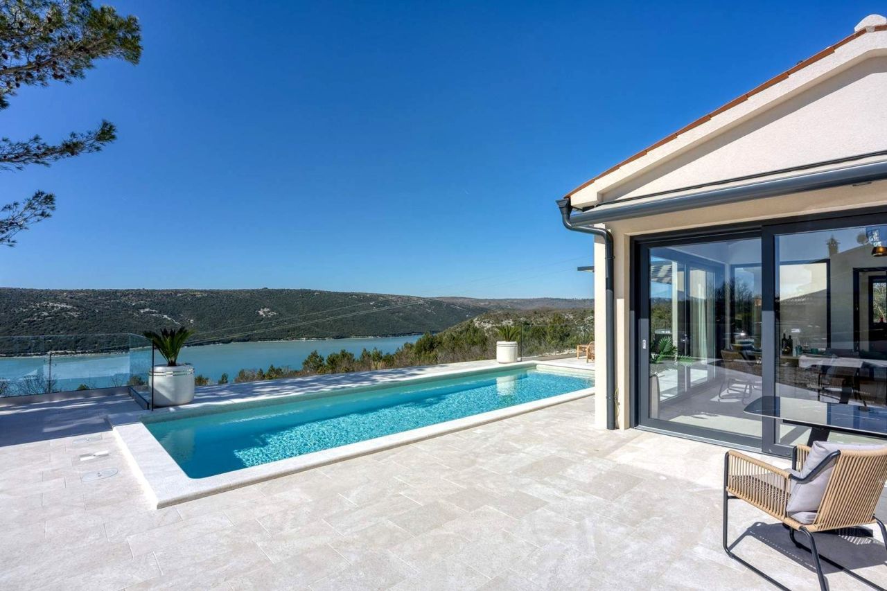 Villa à Rabac, Croatie, 150 m² - image 1