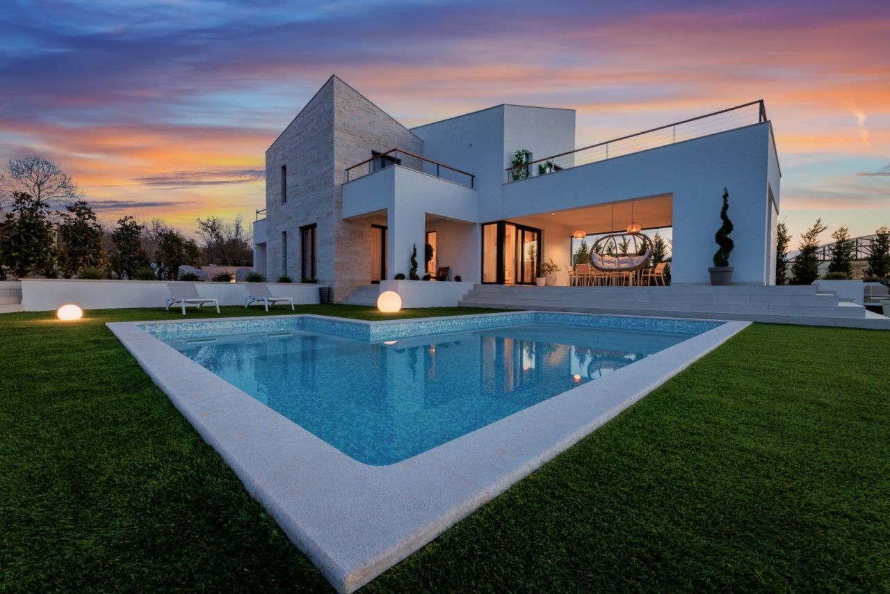 Villa en Malinska-Dubašnica, Croacia, 390 m² - imagen 1