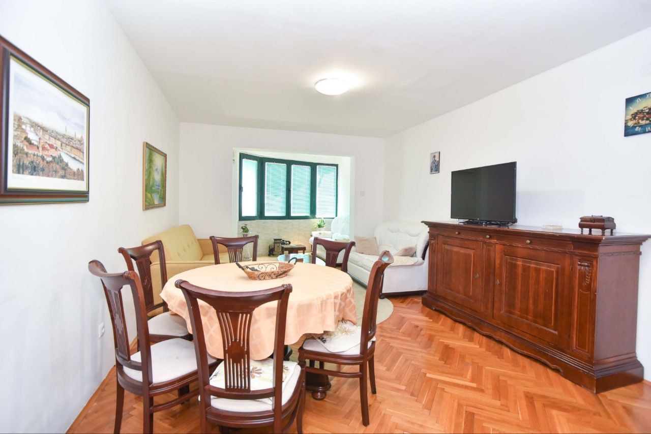 Flat in Budva, Montenegro, 92 m² - picture 1