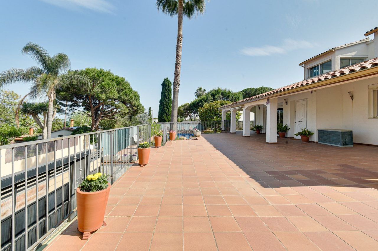 Casa en la Costa Brava, España, 397 m² - imagen 7