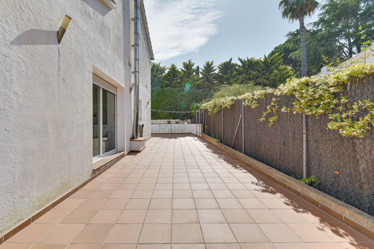 Casa en la Costa Brava, España, 397 m² - imagen 9