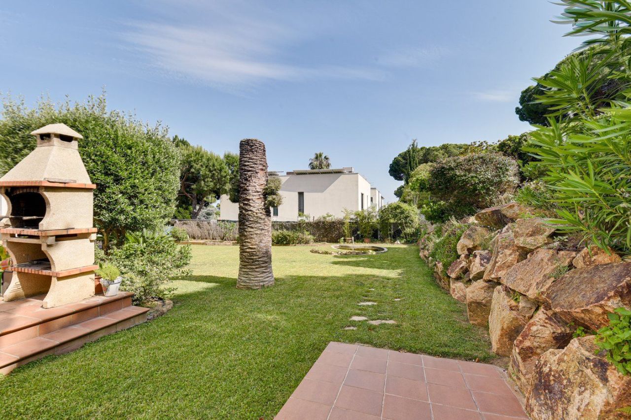 Casa en la Costa Brava, España, 397 m² - imagen 12