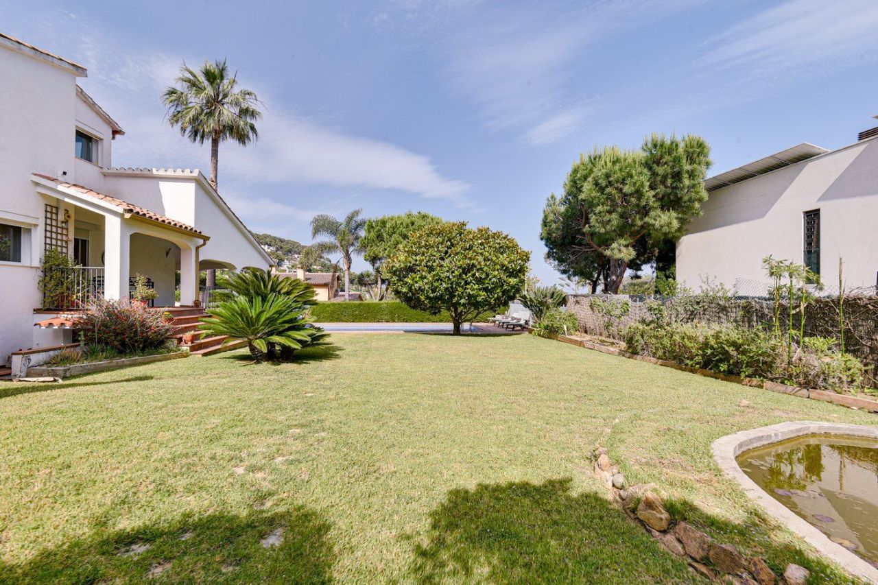 Casa en la Costa Brava, España, 397 m² - imagen 13