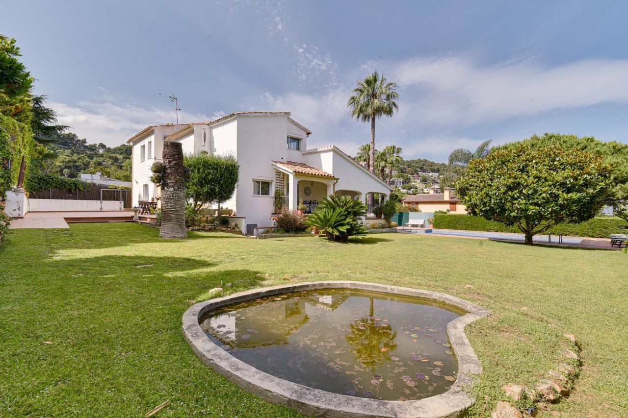 Casa en la Costa Brava, España, 397 m² - imagen 14