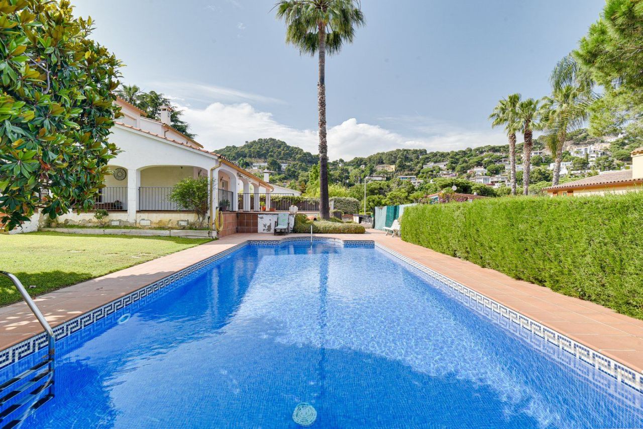 Casa en la Costa Brava, España, 397 m² - imagen 15