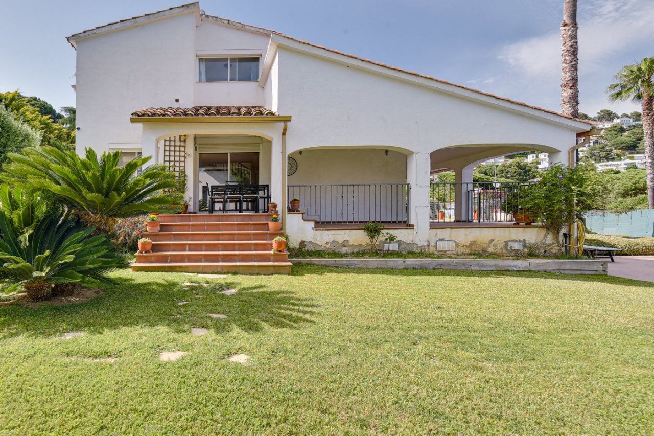 Casa en la Costa Brava, España, 397 m² - imagen 16