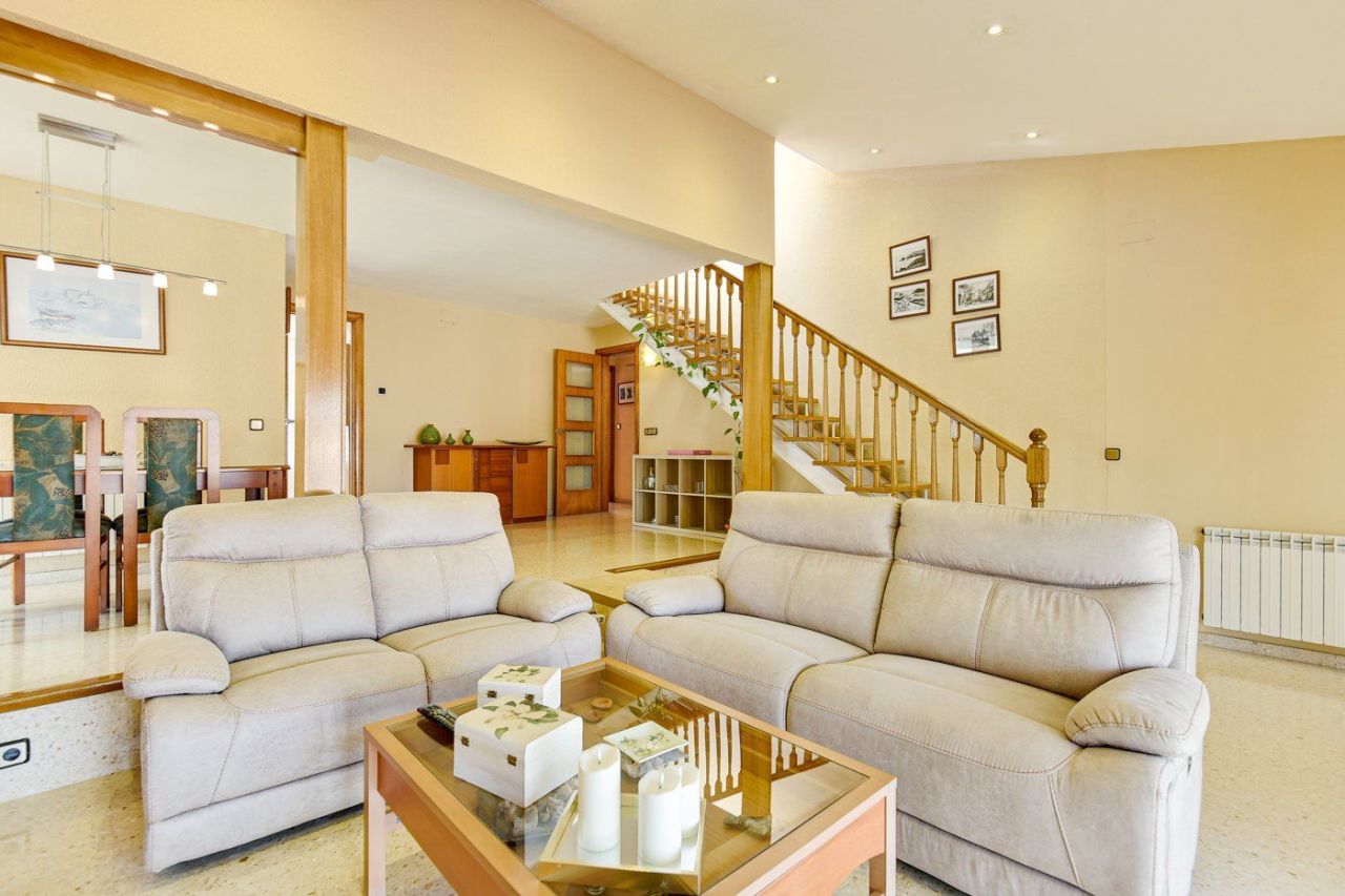 Casa en la Costa Brava, España, 397 m² - imagen 17