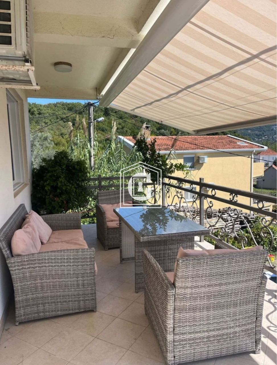 Villa in Bar, Montenegro, 175 m² - Foto 1