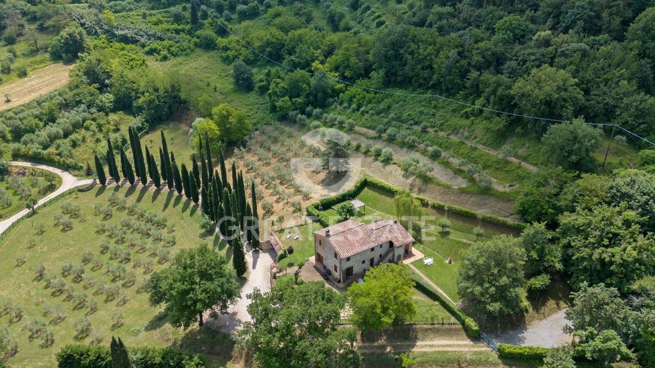 House in Chiusi, Italy, 275.9 m² - picture 9