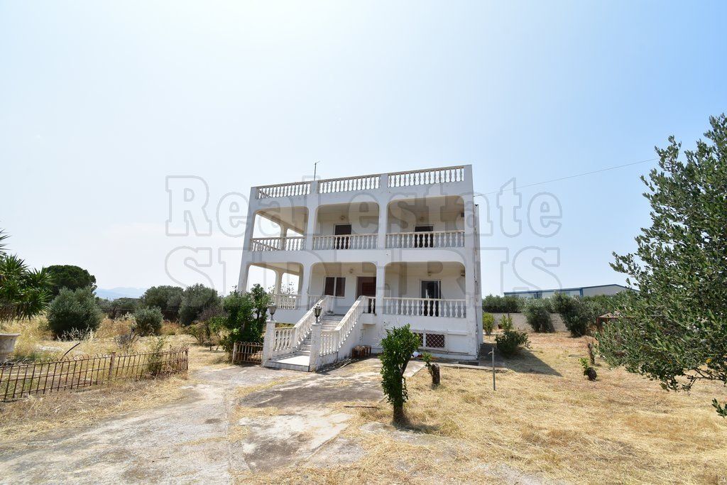 Maison à Loutraki, Grèce, 180 m² - image 1