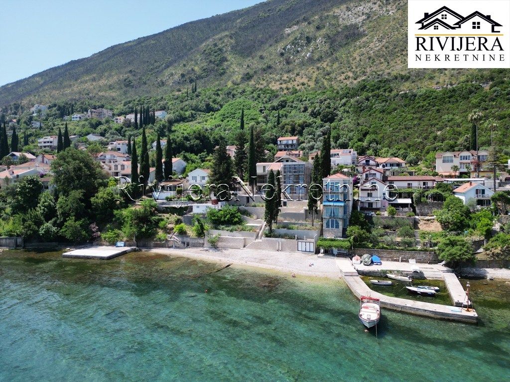 Villa à Herceg-Novi, Monténégro, 237 m² - image 1