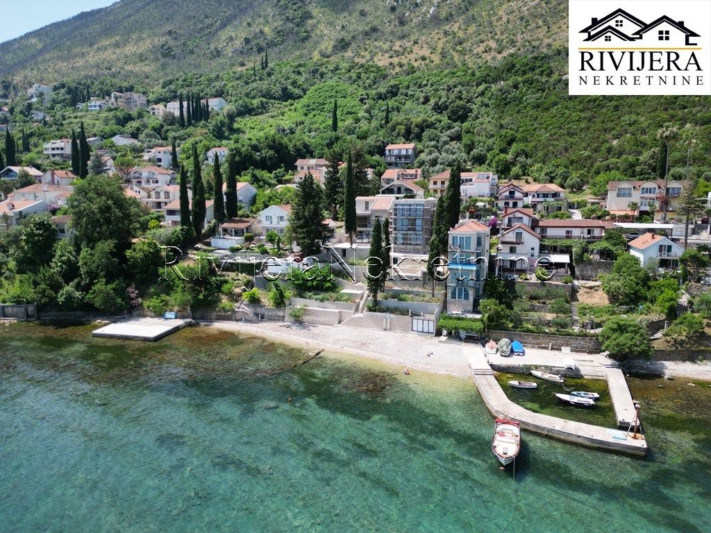 Villa in Herceg-Novi, Montenegro, 430 m² - picture 2