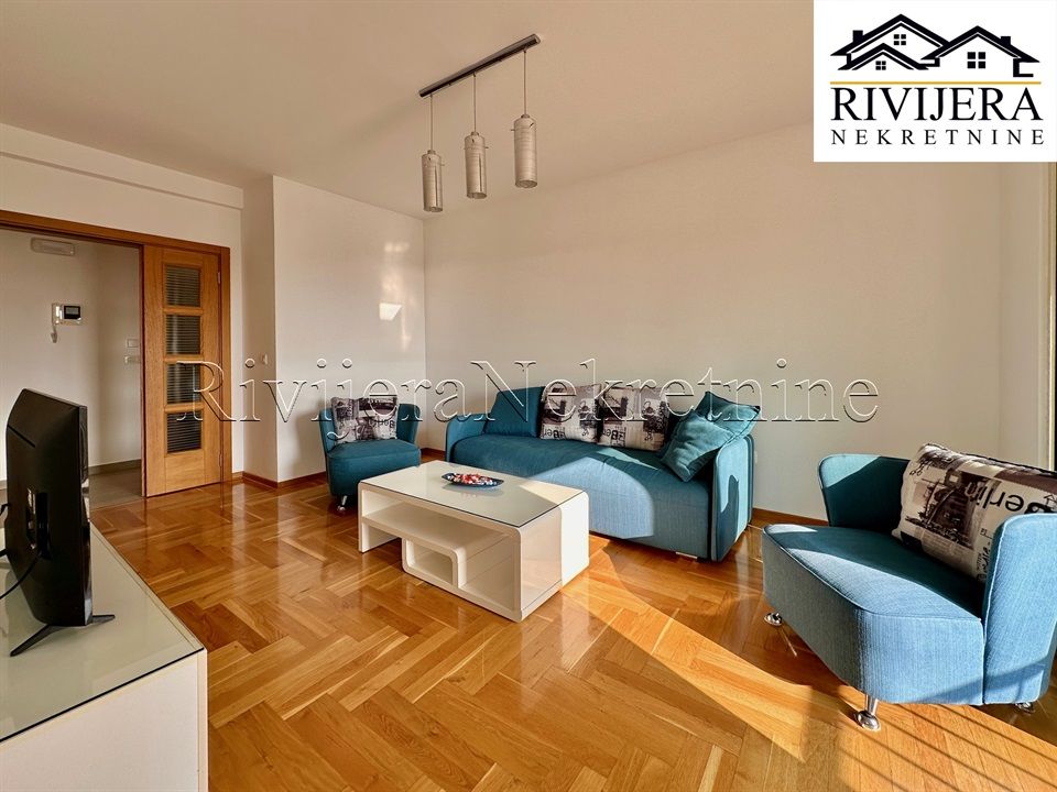 Appartement à Tivat, Monténégro, 81 m² - image 1