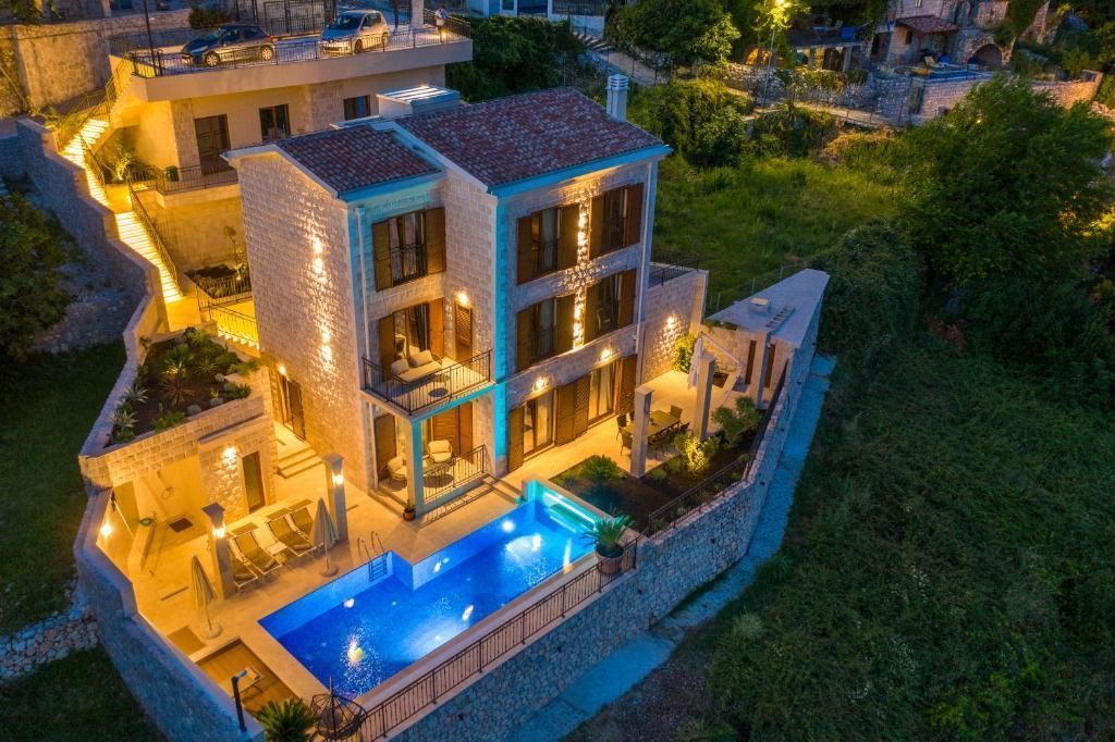 Villa in Budva, Montenegro, 320 m² - picture 1