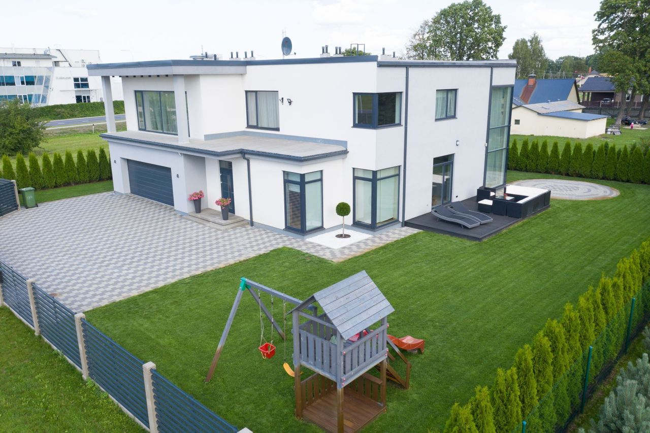 Haus in Bezirk Mārupe, Lettland, 360 m² - Foto 1