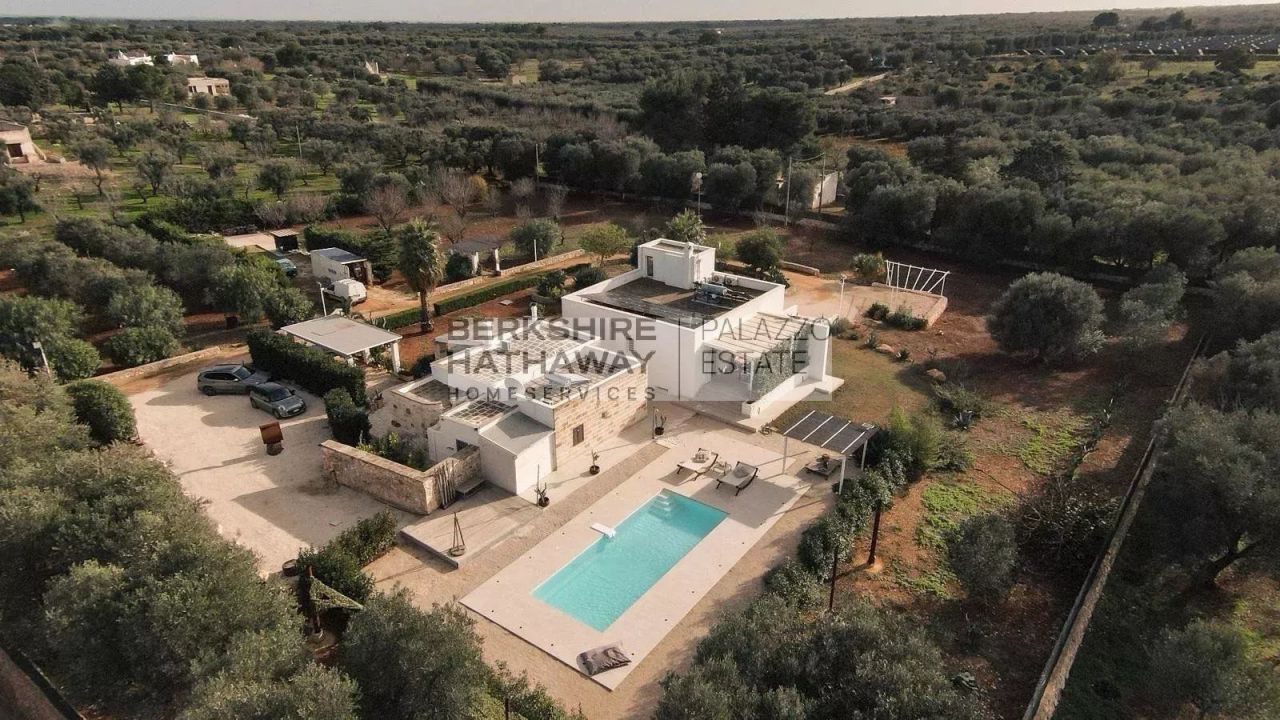 Villa en Ostuni, Italia, 308 m² - imagen 1