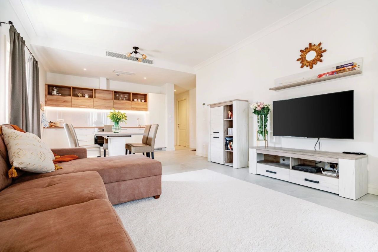 Piso en Tivat, Montenegro, 85 m² - imagen 1