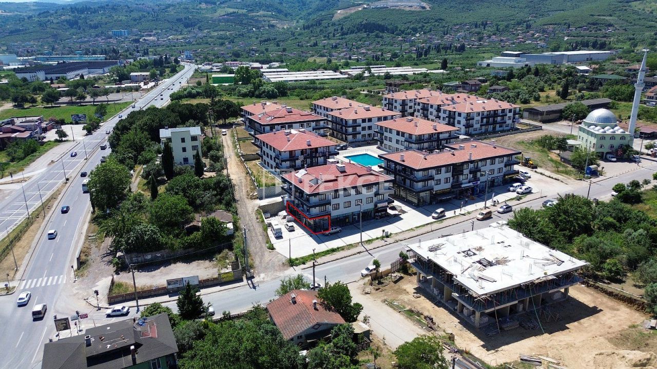 Boutique Altınova, Turquie, 81 m² - image 1