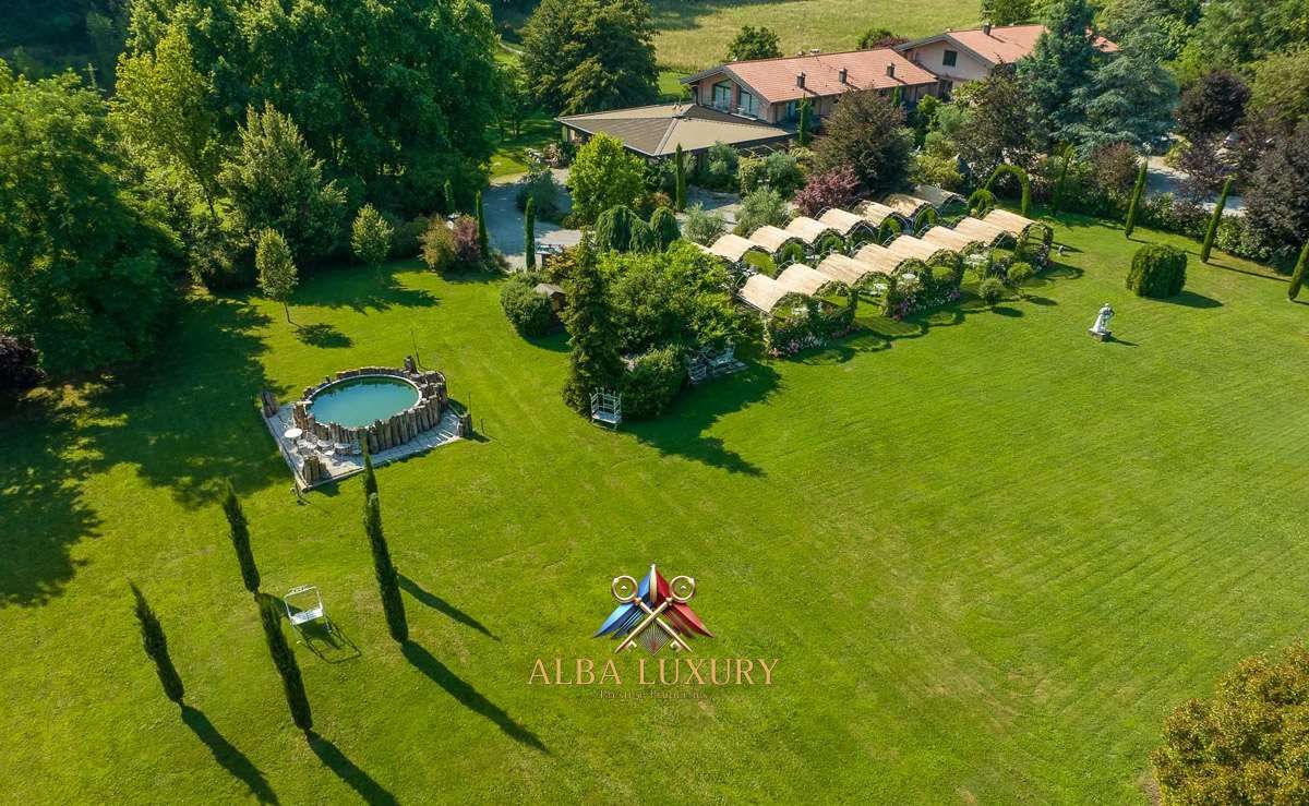 Villa en Varese, Italia, 2 500 m² - imagen 1
