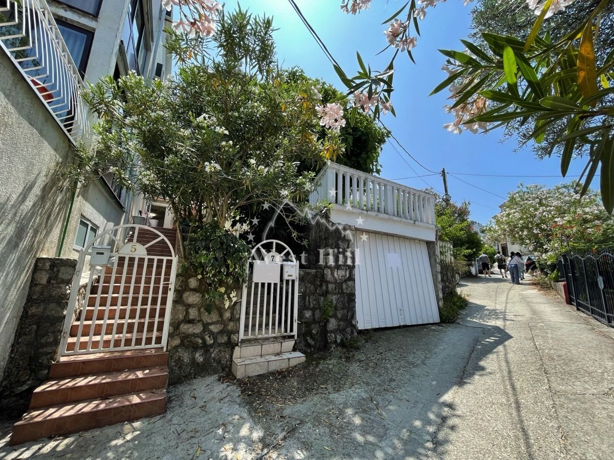 Maison à Krasici, Monténégro, 168 m² - image 1