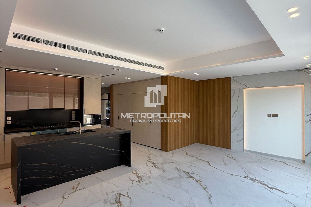 Townhouse in Dubai, UAE, 204 m² - picture 1