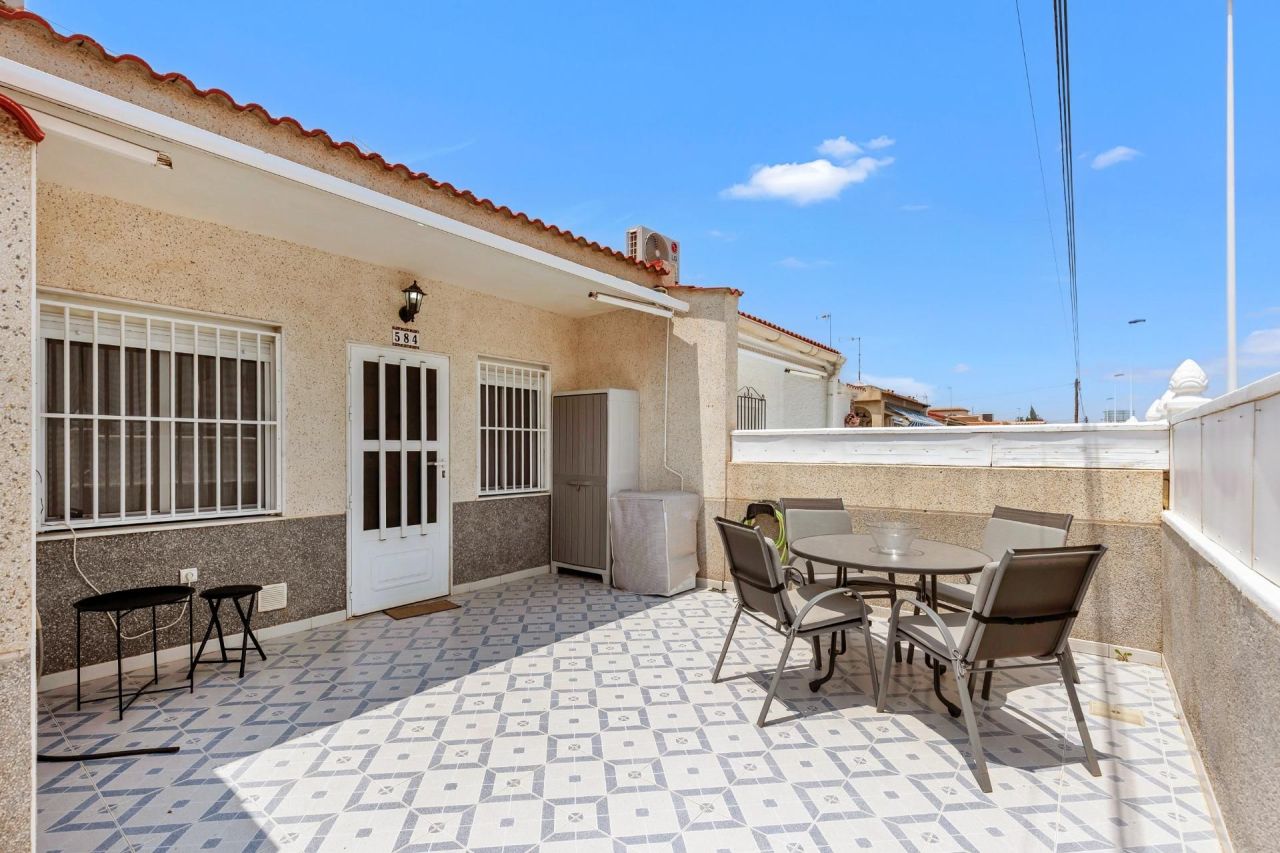 Bungalow in Torrevieja, Spain, 40 m² - picture 1