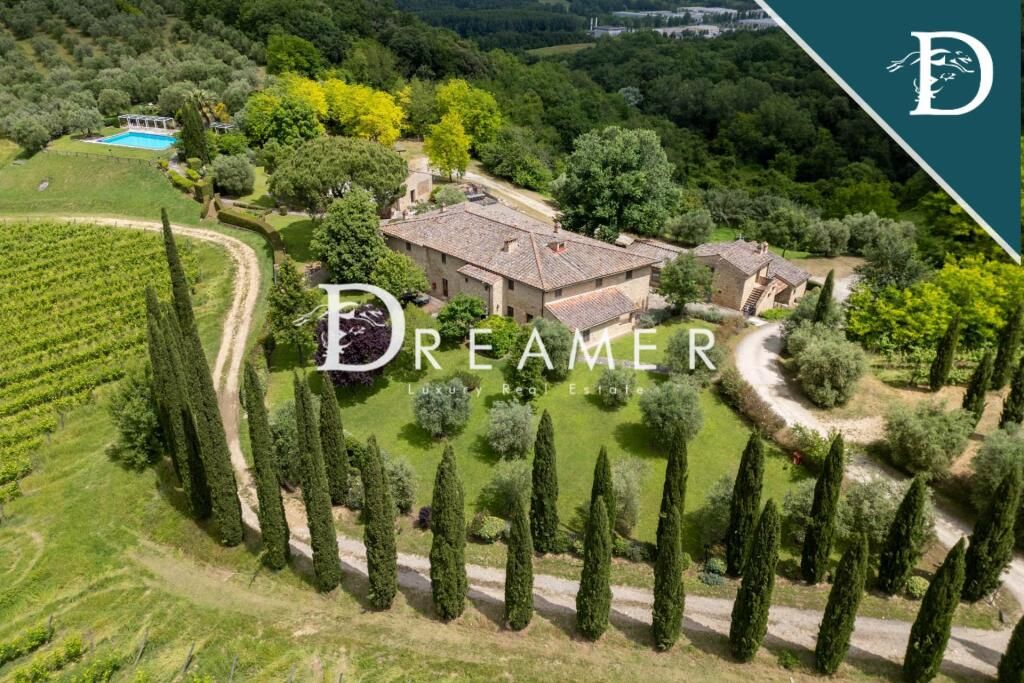 Villa à San Gimignano, Italie, 1 056.11 m² - image 1